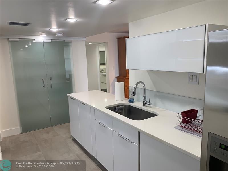1000 Parkview Drive, Unit 319, Hallandale Beach, FL 33009 Photo