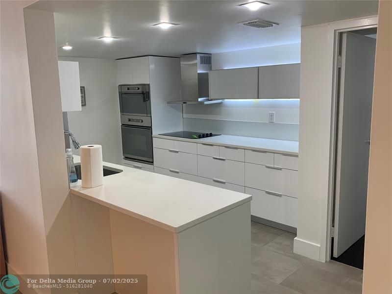 1000 Parkview Drive, Unit 319, Hallandale Beach, FL 33009 Photo