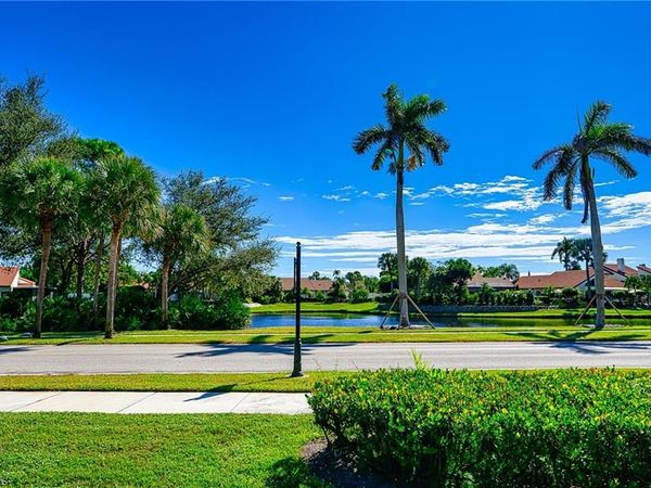 5809 Glencove DR, Unit 902, NAPLES, FL 34108