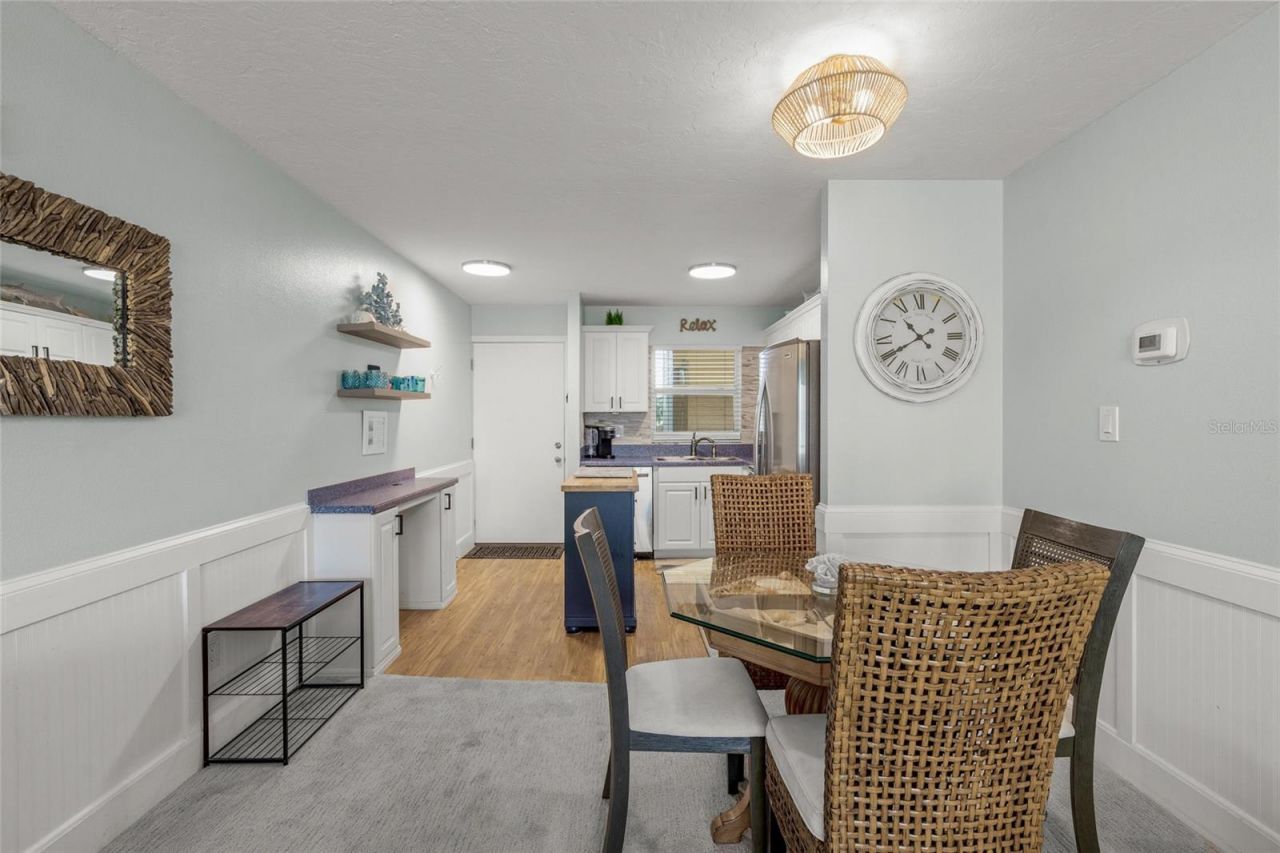 915 Beach Road, Unit 215, Siesta Key, FL 34242 Photo