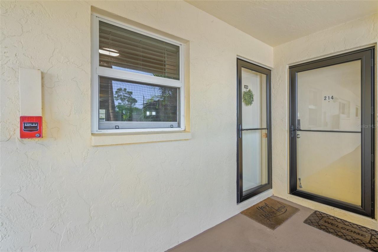 915 Beach Road, Unit 215, Siesta Key, FL 34242 Photo
