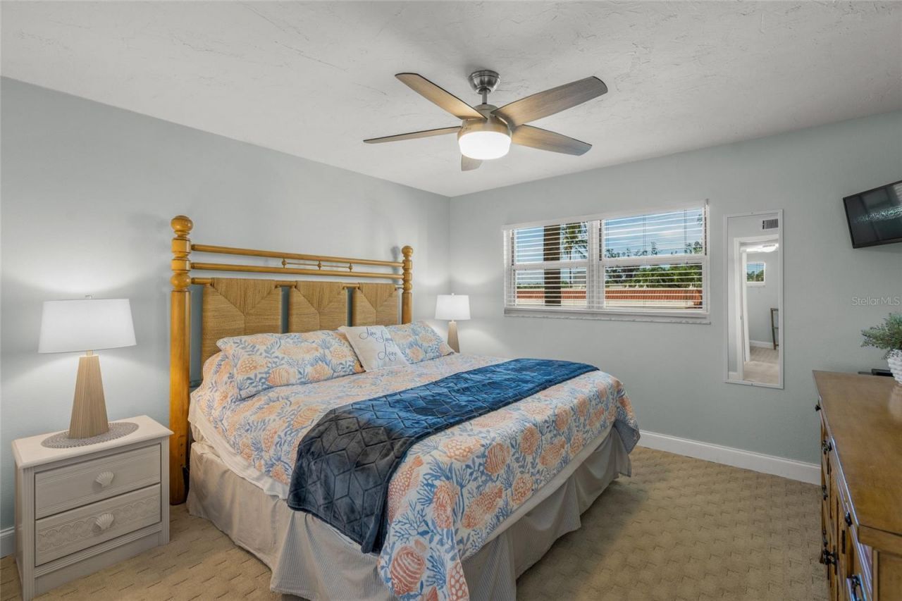 915 Beach Road, Unit 215, Siesta Key, FL 34242 Photo