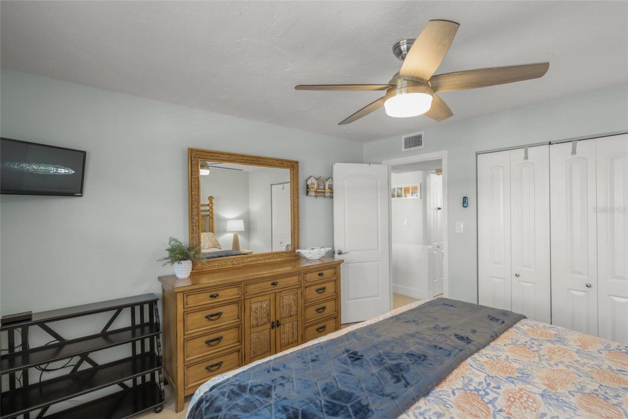 915 Beach Road, Unit 215, Siesta Key, FL 34242 Photo