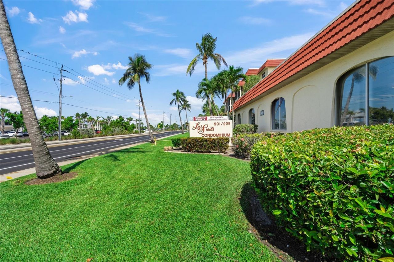 915 Beach Road, Unit 215, Siesta Key, FL 34242 Photo
