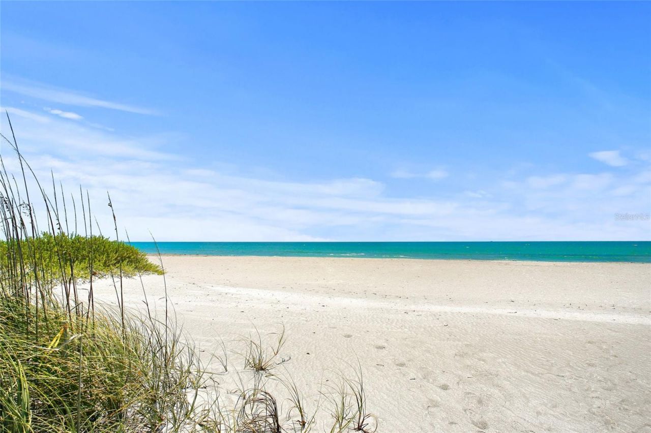 915 Beach Road, Unit 215, Siesta Key, FL 34242 Photo