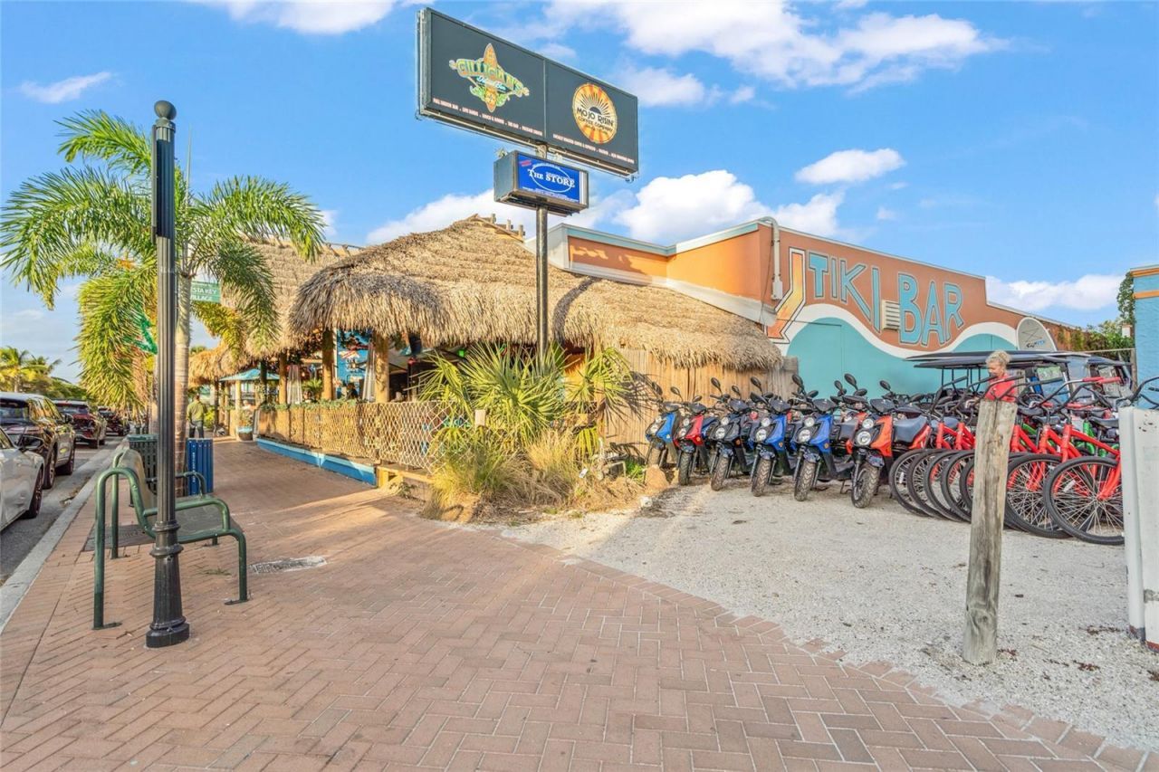 915 Beach Road, Unit 215, Siesta Key, FL 34242 Photo