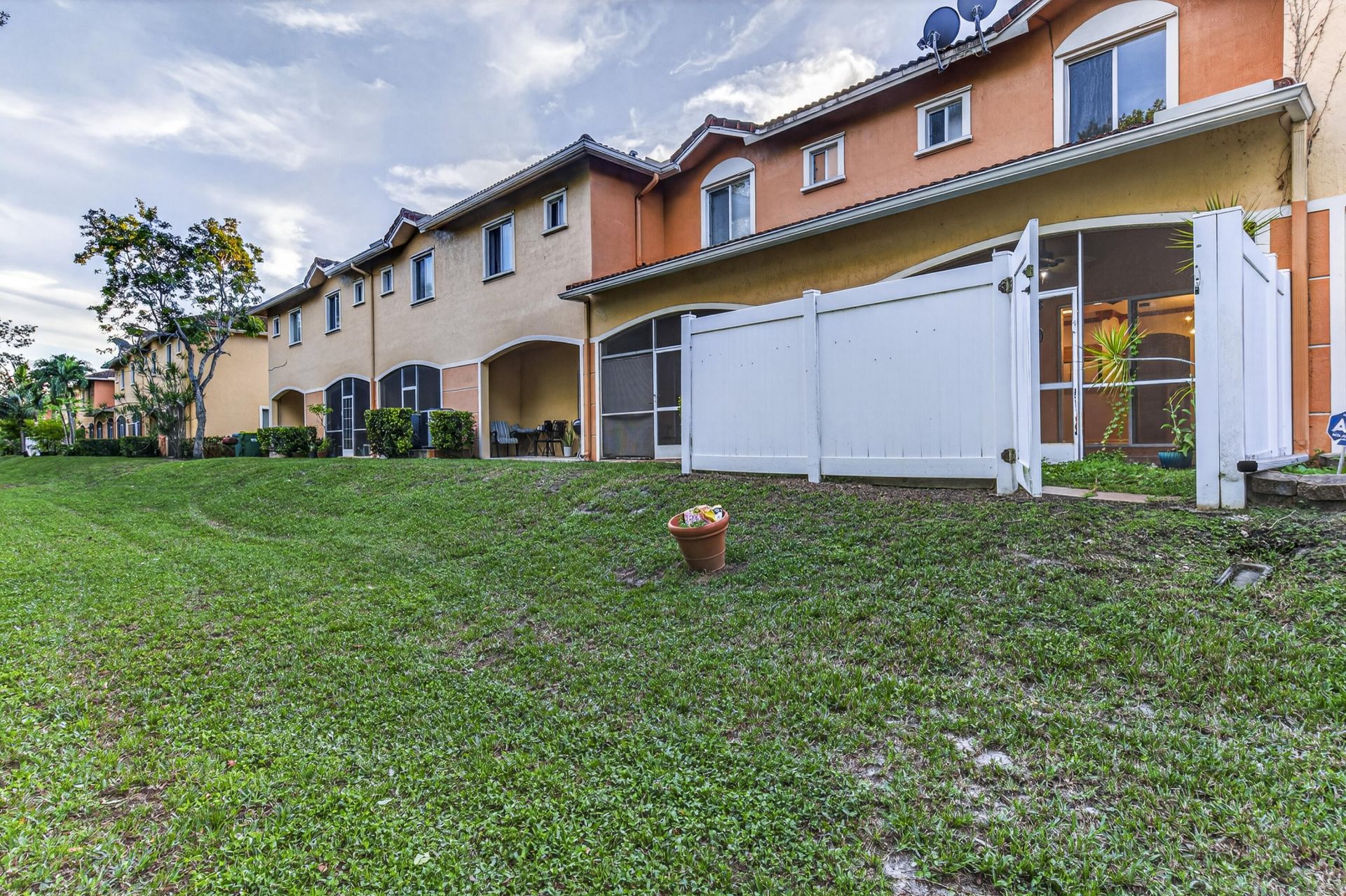 6600 Catalina Lane, Tamarac, FL 33321 Photo