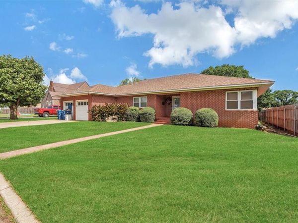 315 W 6th Street, Cordell, OK 73632