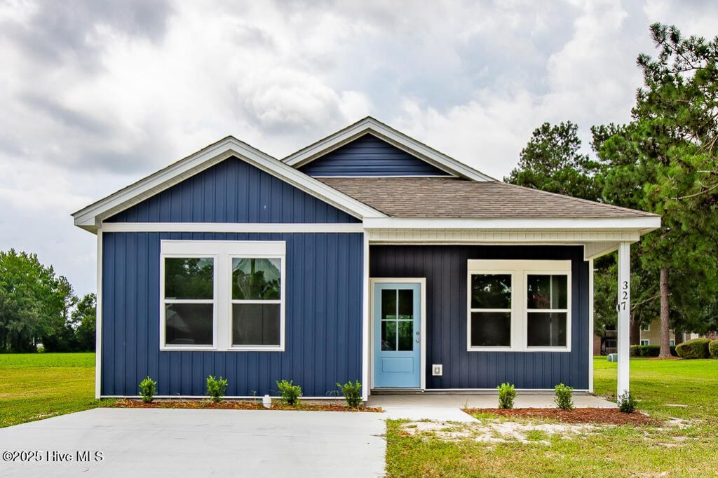 327 Buck Lane, Vanceboro, NC 28586 Main Photo