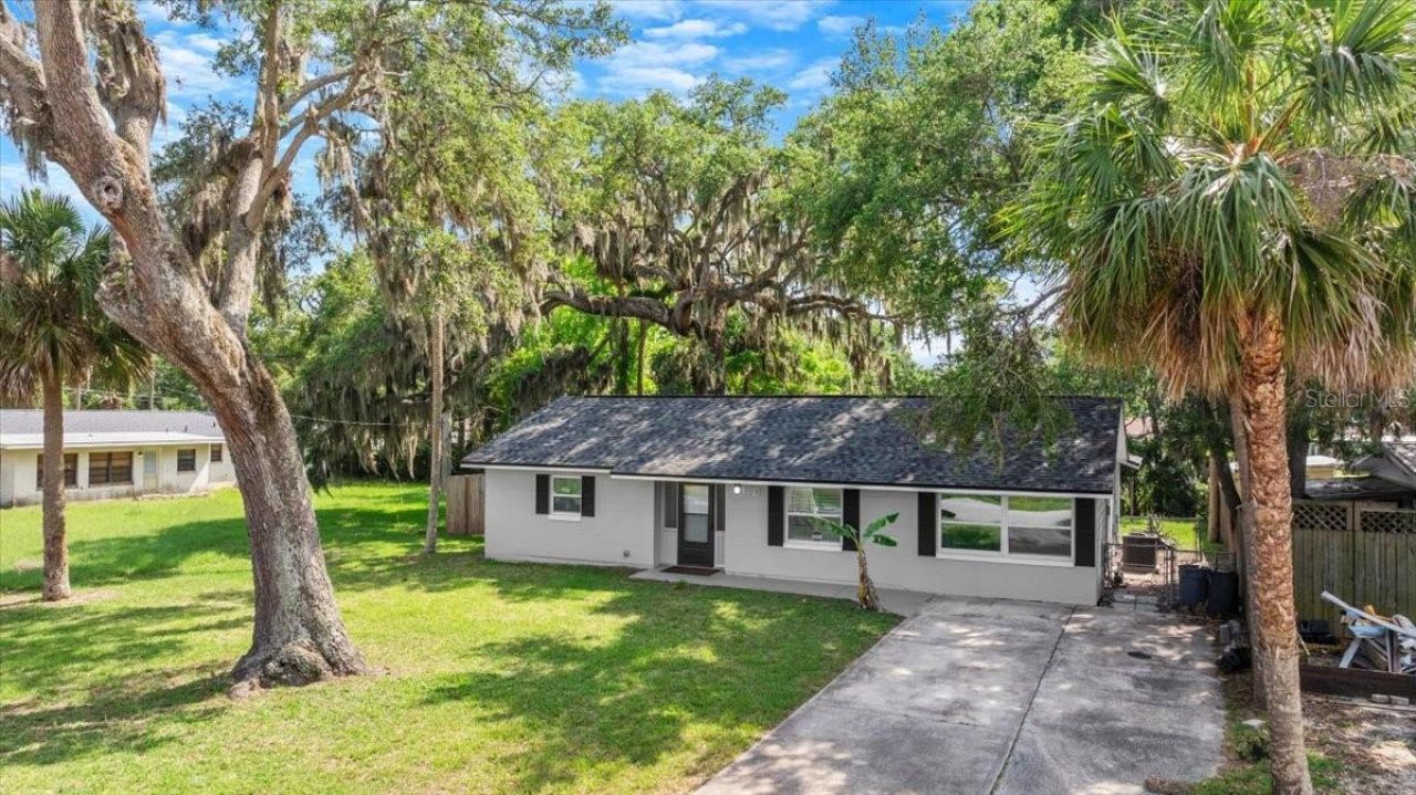 704 Lynn Avenue, New Smyrna Beach, FL 32168 Photo