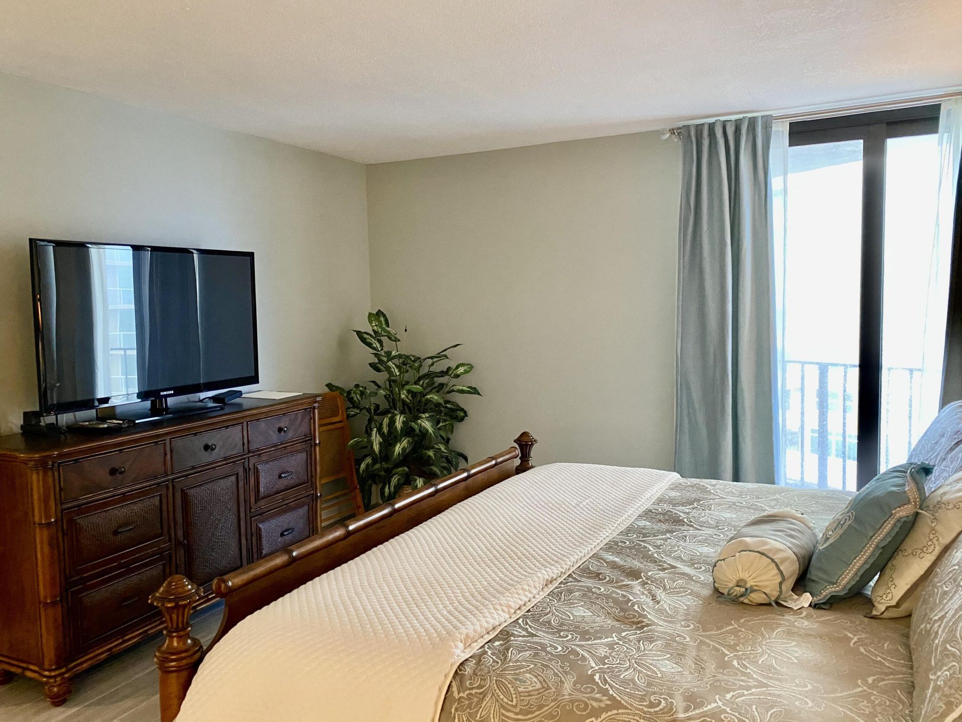 5420 N Ocean Drive, Unit 505, Singer Island, FL 33404 Photo