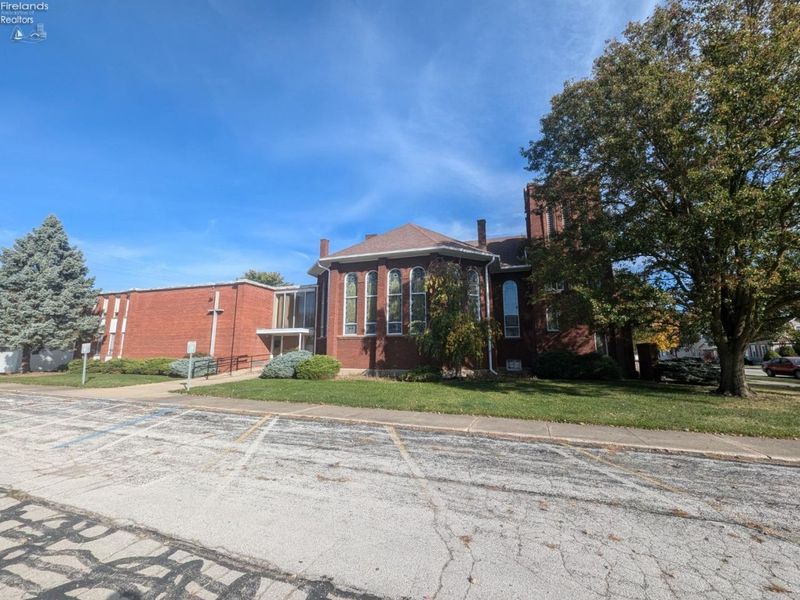 200 E Madison Street, Gibsonburg, OH 43431 Photo 6