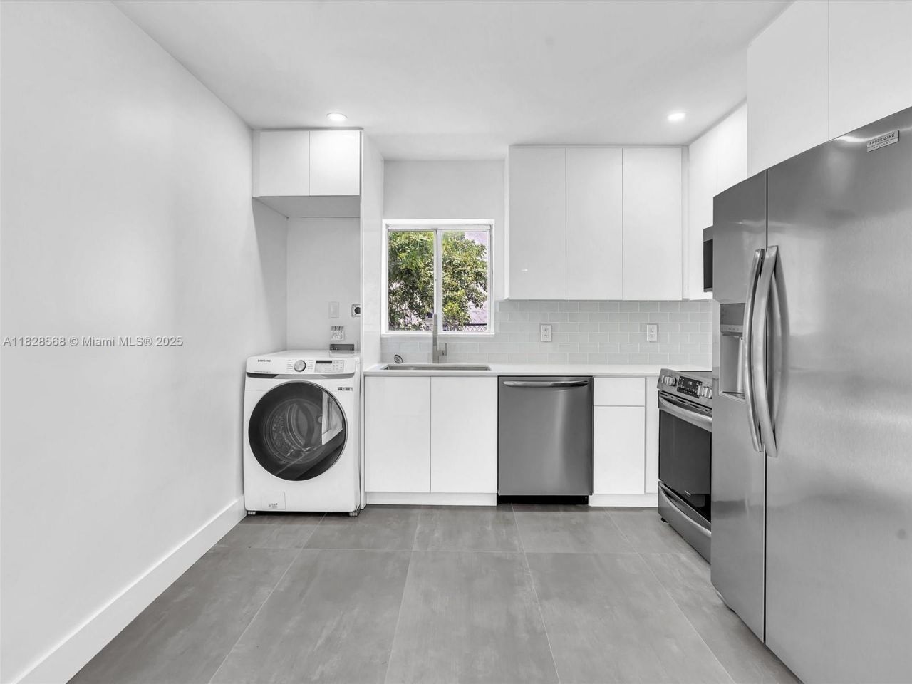 11900 N Bayshore Dr, Unit 1-8, North Miami, FL 33181 Photo