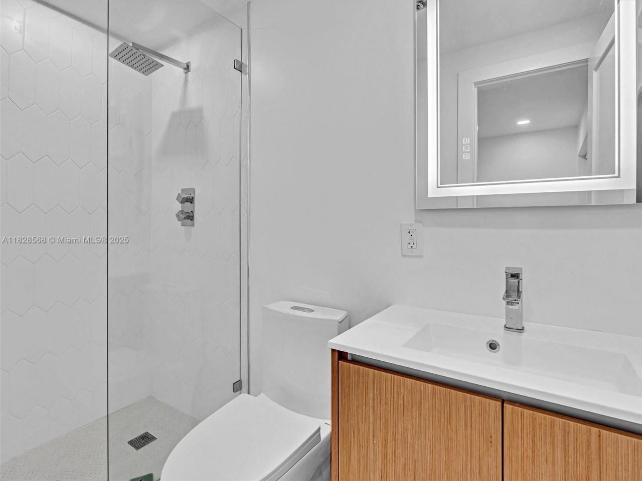 11900 N Bayshore Dr, Unit 1-8, North Miami, FL 33181 Photo