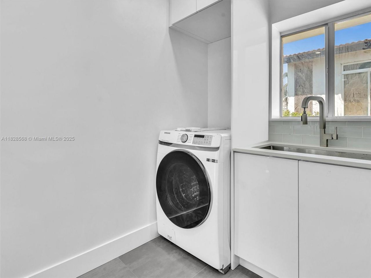 11900 N Bayshore Dr, Unit 1-8, North Miami, FL 33181 Photo