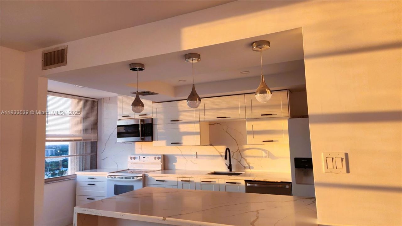 18051 Biscayne Blvd, Unit 1705, Aventura, FL 33160 Photo