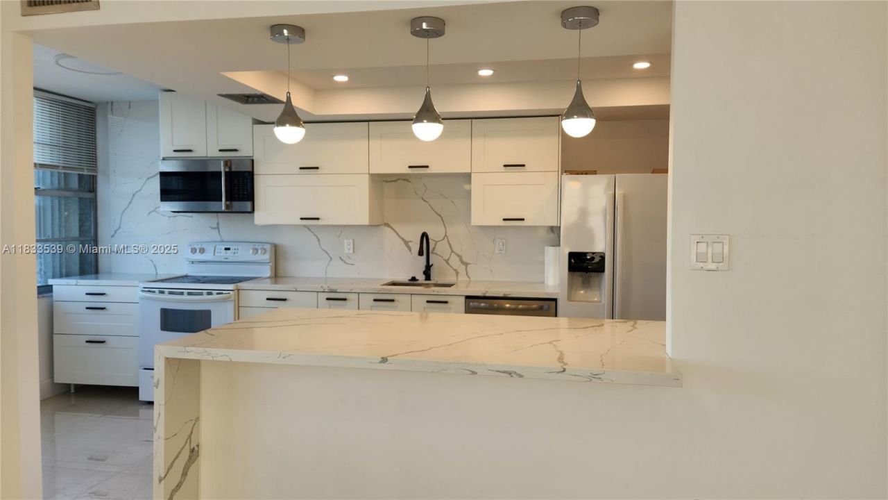 18051 Biscayne Blvd, Unit 1705, Aventura, FL 33160 Photo