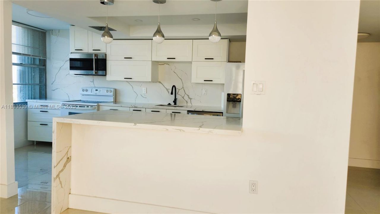 18051 Biscayne Blvd, Unit 1705, Aventura, FL 33160 Photo