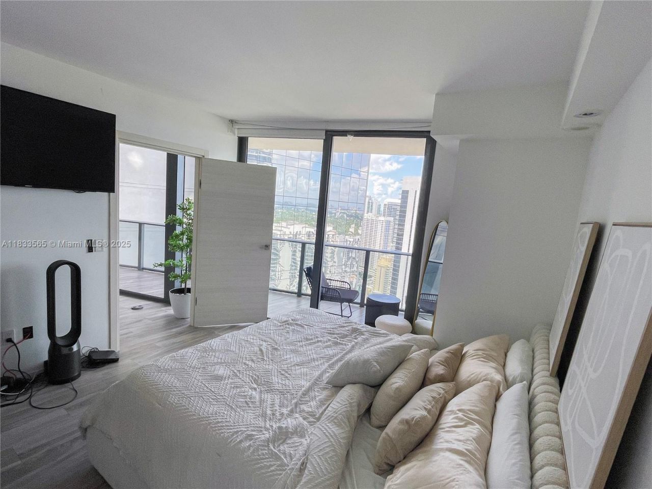 801 S Miami Ave, Unit 4204, Miami, FL 33130 Photo