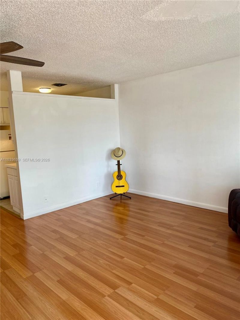 820 SW 11th Ave, Unit 15B, Hallandale Beach, FL 33009 Photo