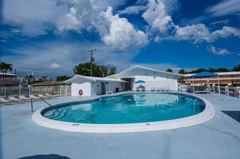 820 SW 11th Ave, Unit 15B, Hallandale Beach, FL 33009 Photo