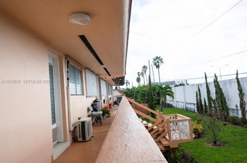 820 SW 11th Ave, Unit 15B, Hallandale Beach, FL 33009 Photo
