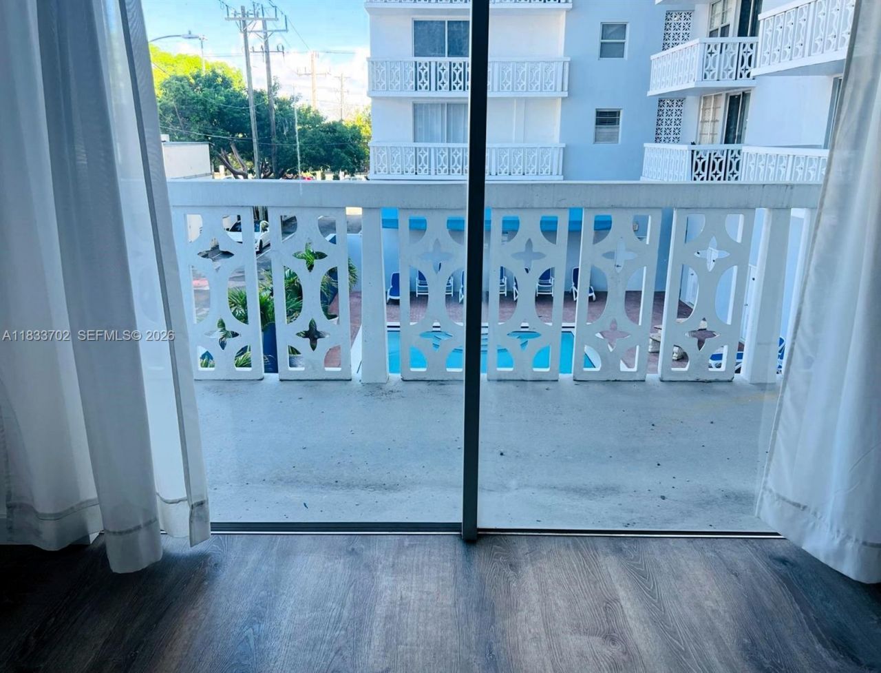 1020 Meridian Ave, Unit 201, Miami Beach, FL 33139 Photo