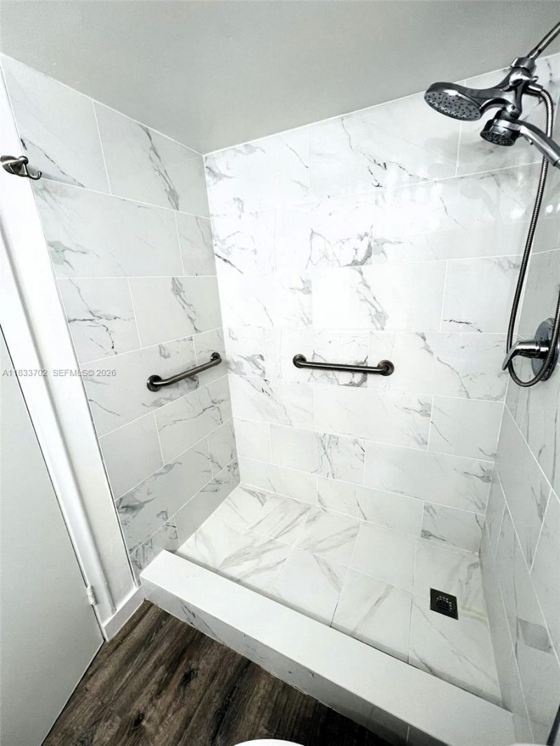 1020 Meridian Ave, Unit 201, Miami Beach, FL 33139 Photo