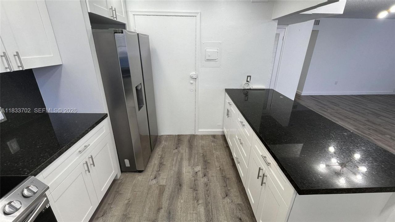 1020 Meridian Ave, Unit 201, Miami Beach, FL 33139 Photo