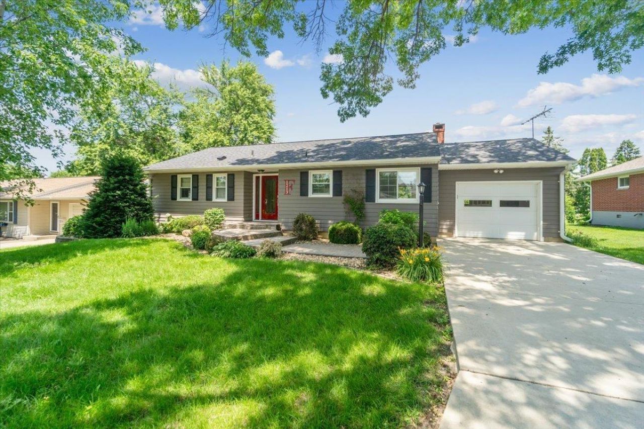 1213 Elm Street, Oelwein, IA 50662 Main Photo