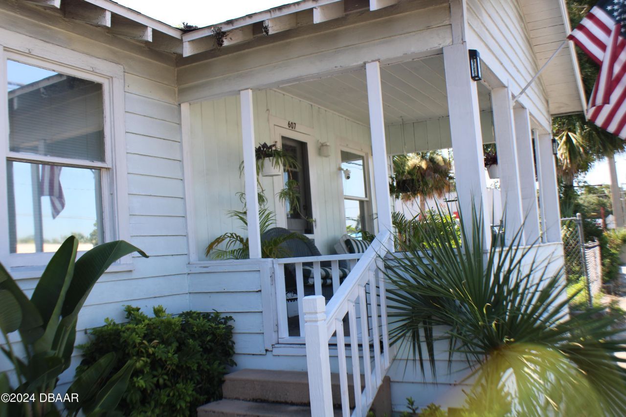 607 N Dixie, New Smyrna Beach, FL 32168 Photo