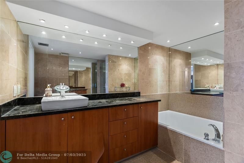 1717 N Bayshore Drive, Unit 3040, Miami, FL 33132 Photo