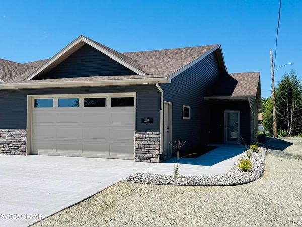 308 DOHENY Street, Northwood, ND 58267