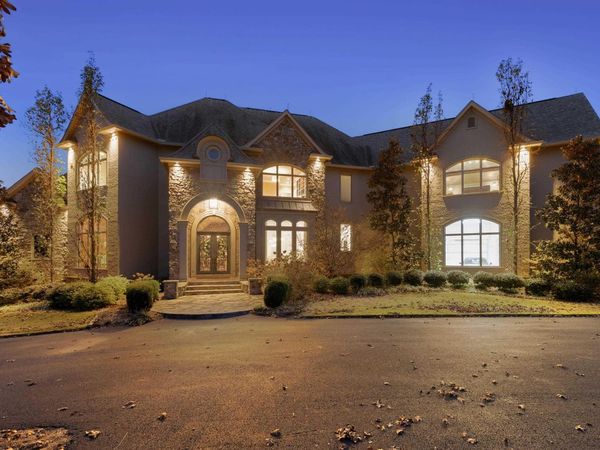 11 Skyland Dr, Conway, AR 72032