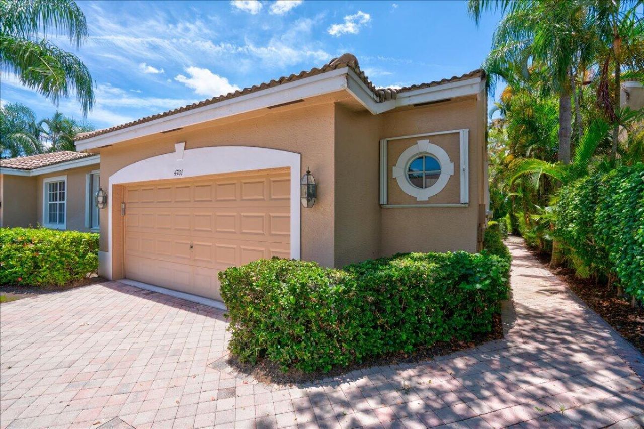 4701 Carlton Golf Drive, Lake Worth, FL 33449 Photo