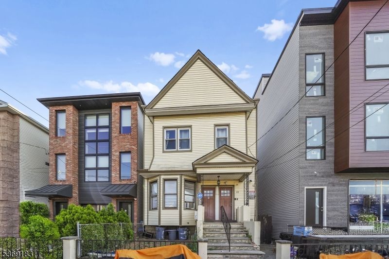 97 Thorne St, Jersey, NJ 07307 Main Photo