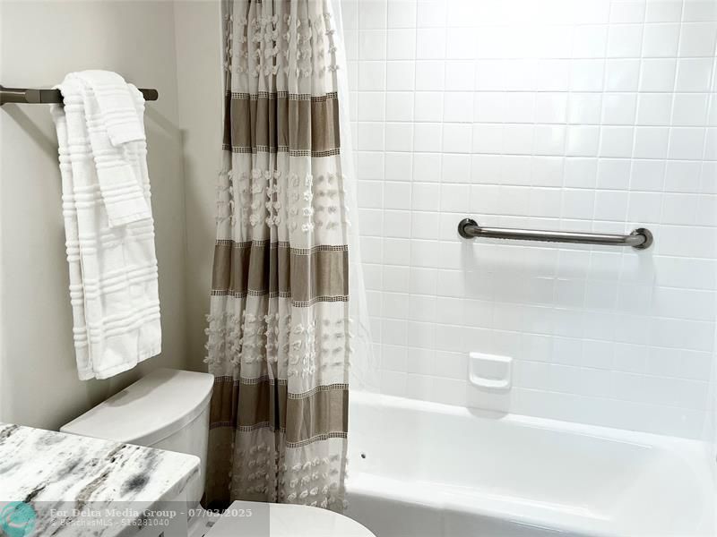 40 NE Plantation Road, Unit 410, Stuart, FL 34996 Photo