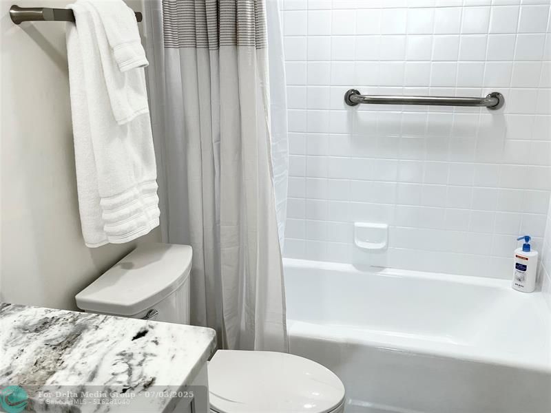 40 NE Plantation Road, Unit 410, Stuart, FL 34996 Photo