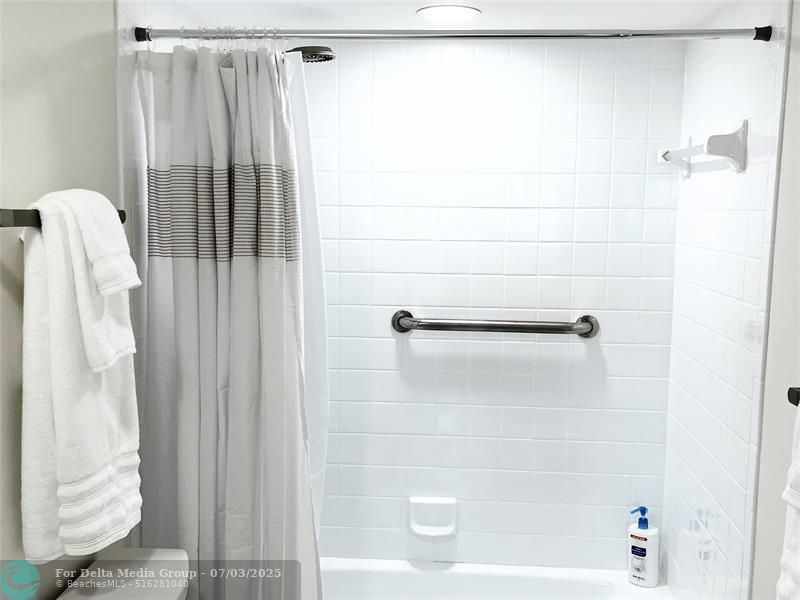 40 NE Plantation Road, Unit 410, Stuart, FL 34996 Photo