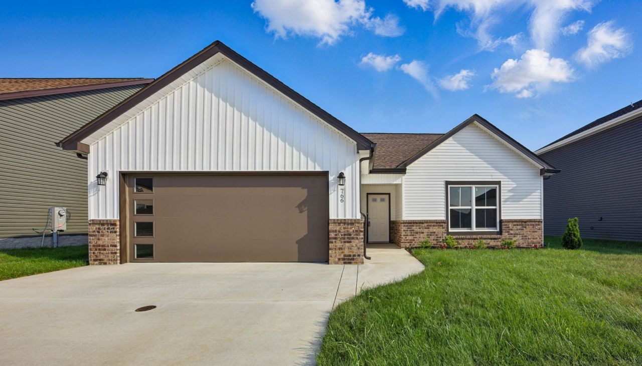 766 Emma Dean Dr, Clarksville, TN 37042 Main Photo