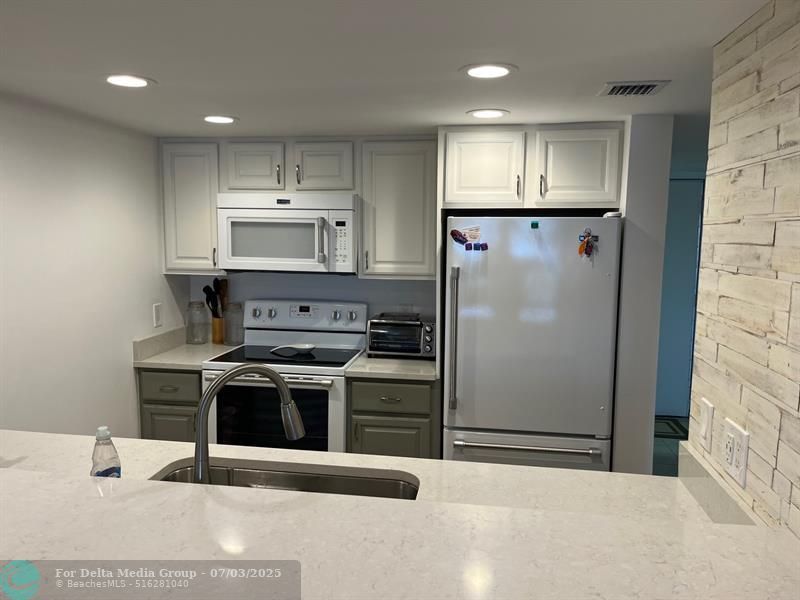 40 NE Plantation Road, Unit 208, Stuart, FL 34996 Photo