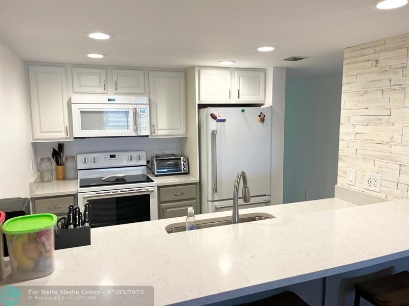 40 NE Plantation Road, Unit 208, Stuart, FL 34996 Photo