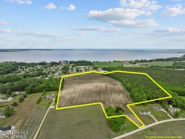 003 Caratoke Highway, Currituck, NC 27929