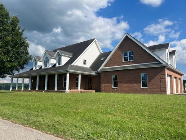 9 Village View Drive, Barboursville, WV 25504