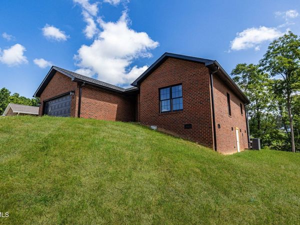 134 Patriots Crossing Crossing, Unit 9, Greeneville, TN 37745