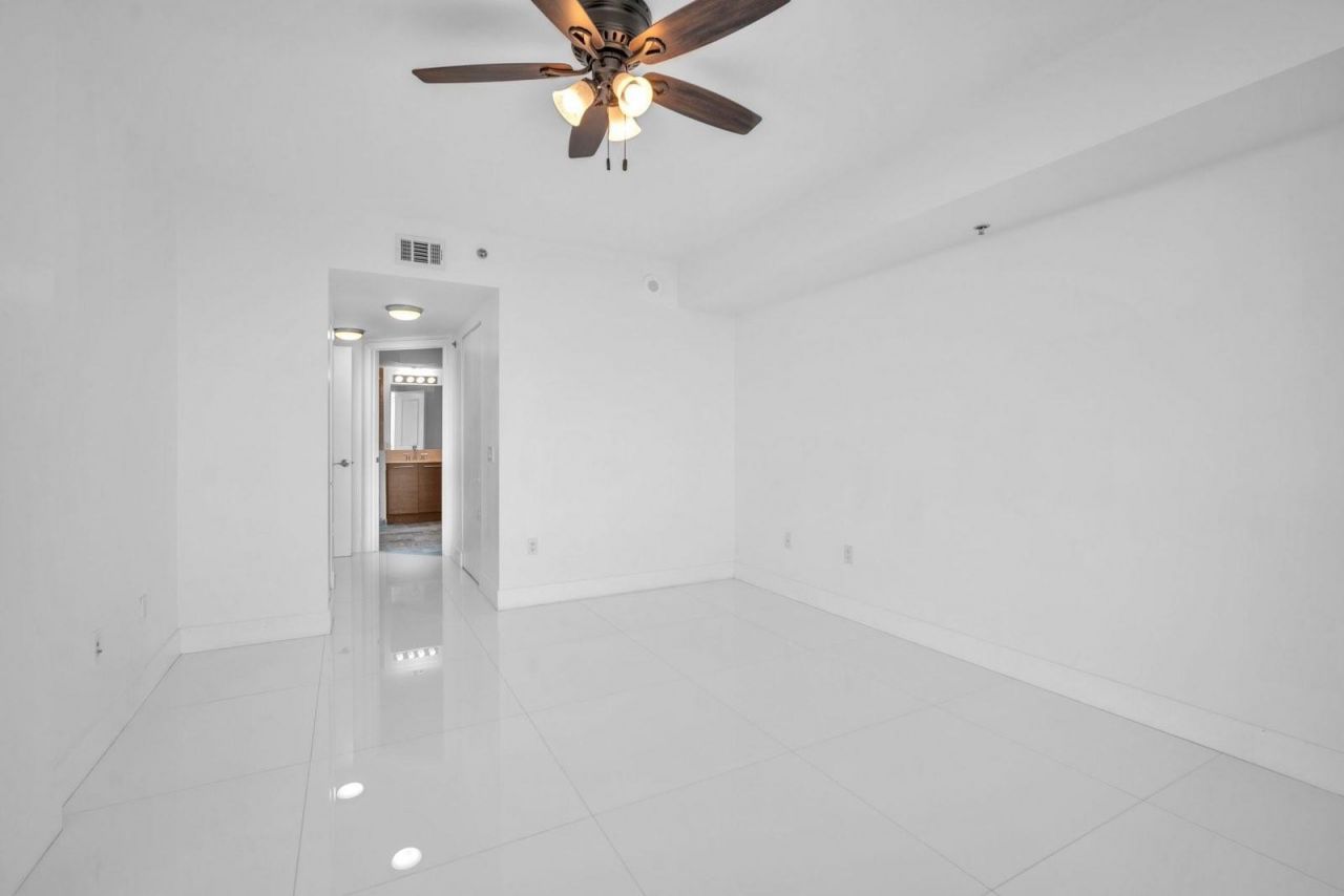 2641 N Flamingo Road, Unit 1608N, Sunrise, FL 33323 Photo