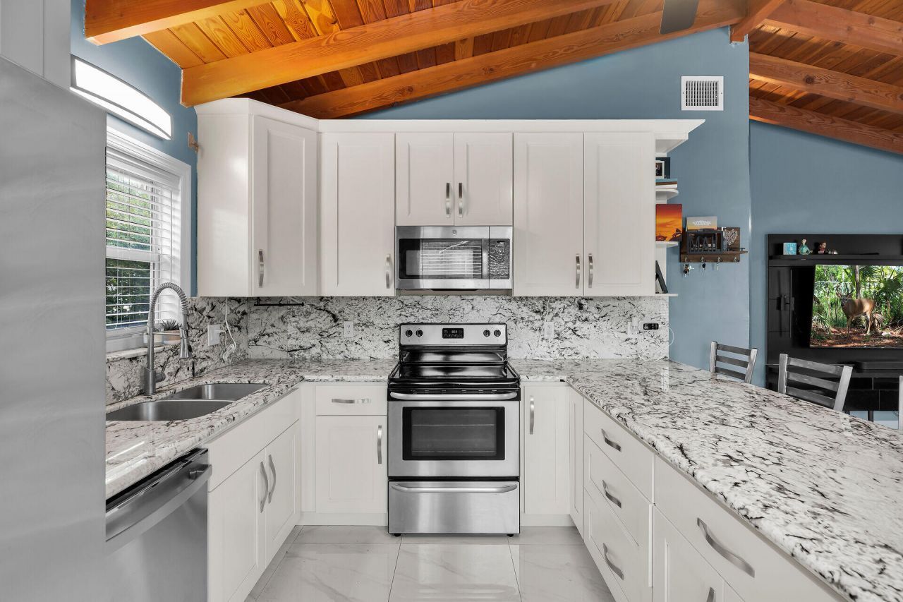 31042 Hibiscus Drive, Big Pine Key, FL 33043 Photo