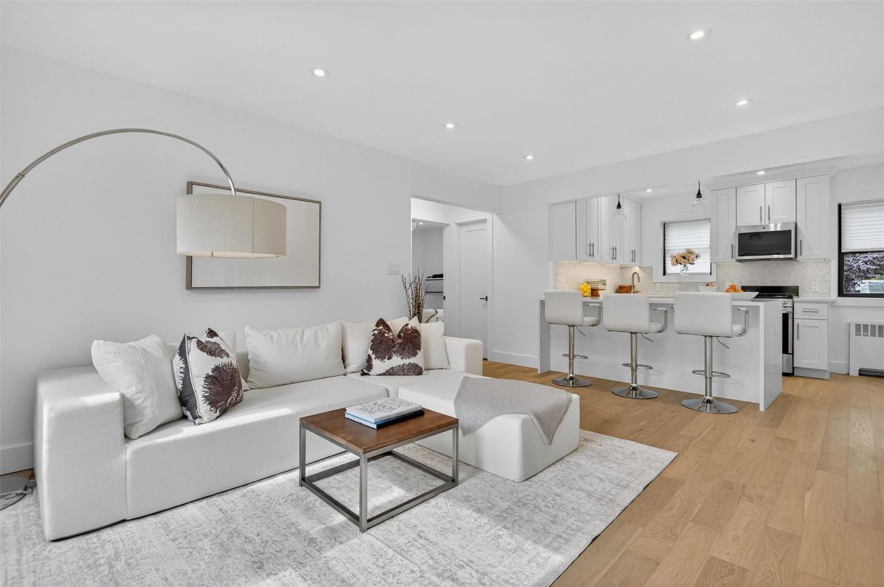 26 Terrace Circle, Unit 9C, Great Neck, NY 11021 Main Photo