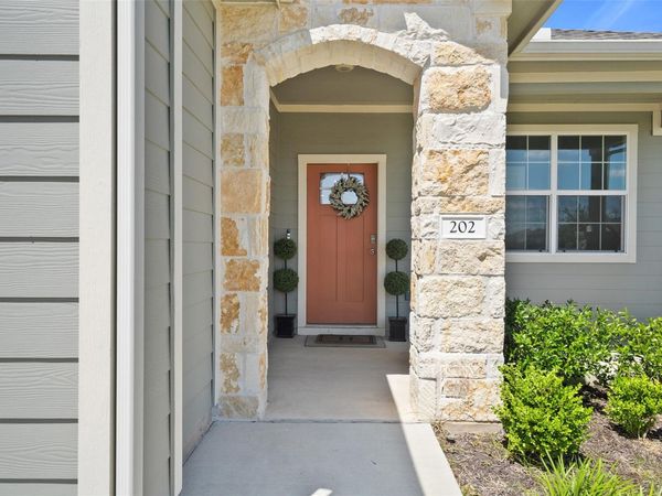 202 Barton Creek LN, Hutto, TX 78634