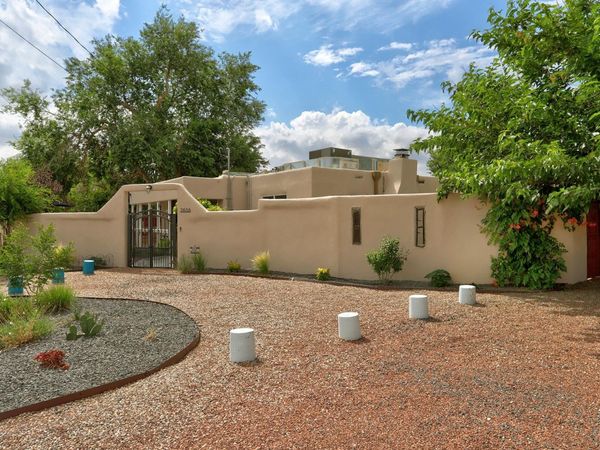 2616 MOUNTAIN Road NW, Albuquerque, NM 87104